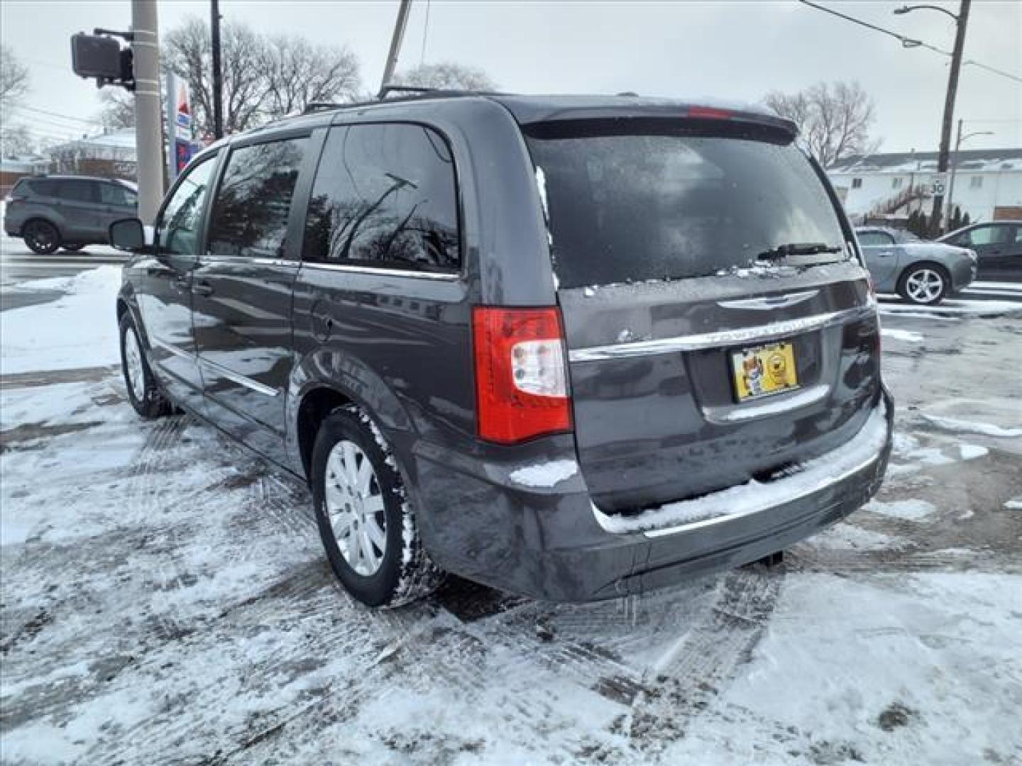 2016 Granite Crystal Metallic Clear Coat Pau Chrysler Town and Country Touring (2C4RC1BG1GR) with an 3.6L Pentastar 3.6L Flex Fuel V6 283hp 260ft. lbs. Sequential Multiport Fuel Injection engine, 6-Speed Shiftable Automatic transmission, located at 5505 N. Summit St., Toledo, OH, 43611, (419) 729-2688, 41.654953, -83.530014 - Photo#22