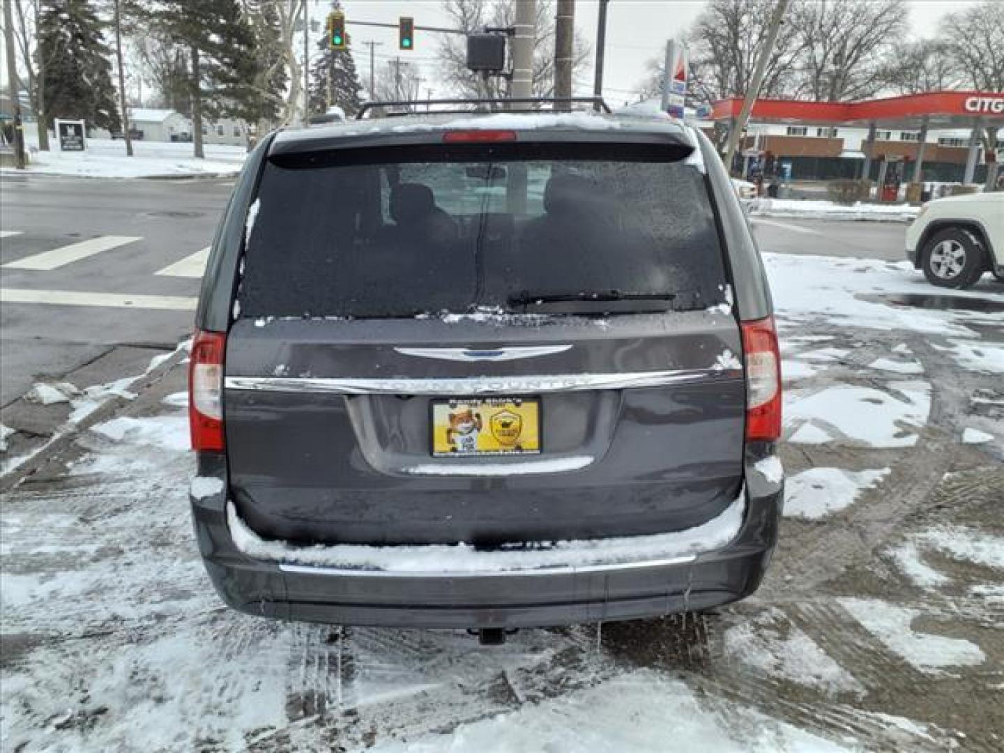 2016 Granite Crystal Metallic Clear Coat Pau Chrysler Town and Country Touring (2C4RC1BG1GR) with an 3.6L Pentastar 3.6L Flex Fuel V6 283hp 260ft. lbs. Sequential Multiport Fuel Injection engine, 6-Speed Shiftable Automatic transmission, located at 5505 N. Summit St., Toledo, OH, 43611, (419) 729-2688, 41.654953, -83.530014 - Photo#23