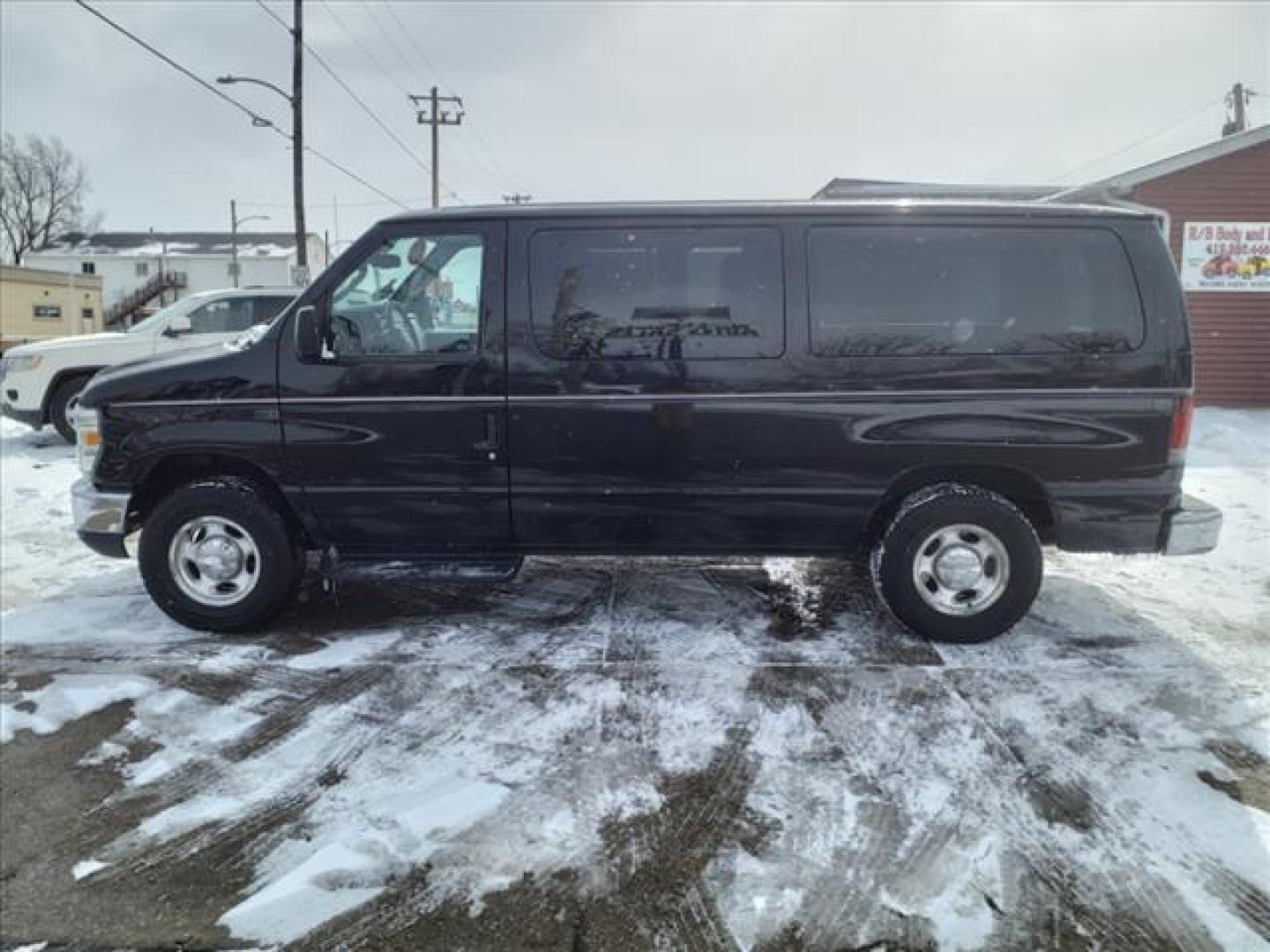 2011 Black Ua Ford E-Series E-150 XLT (1FMNE1BL0BD) with an 5.4L Triton 5.4L Flex Fuel V8 255hp 350ft. lbs. Sequential Multiport Fuel Injection engine, 4-Speed Automatic transmission, located at 5505 N. Summit St., Toledo, OH, 43611, (419) 729-2688, 41.654953, -83.530014 - Photo#19