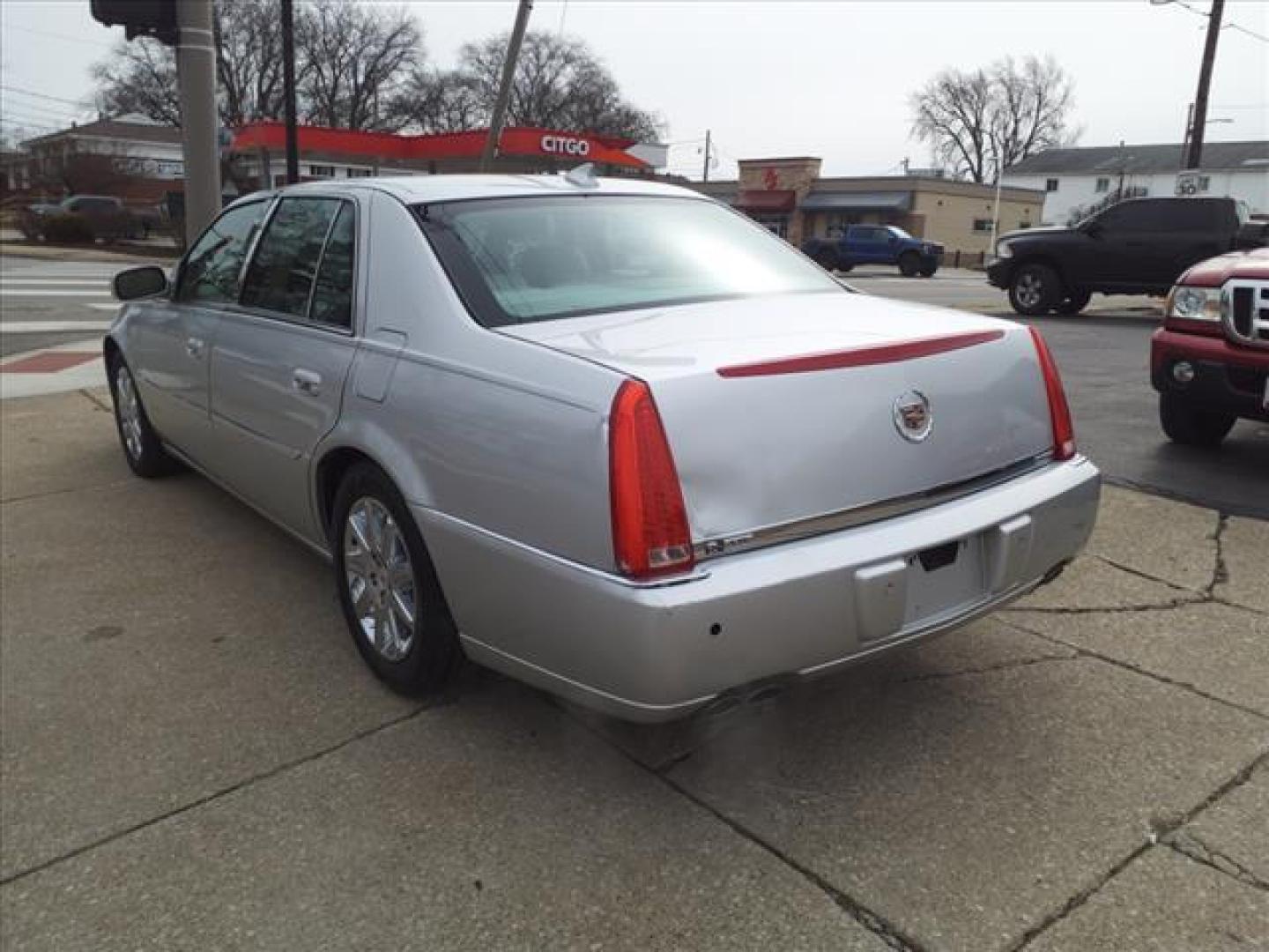 2011 Radiant Silver Metallic 17u Cadillac DTS Premium Collection (1G6KH5E66BU) with an 4.6L Northstar 4.6L V8 275hp 295ft. lbs. Sequential-Port F.I. engine, 4-Speed Automatic transmission, located at 5505 N. Summit St., Toledo, OH, 43611, (419) 729-2688, 41.654953, -83.530014 - Photo#23